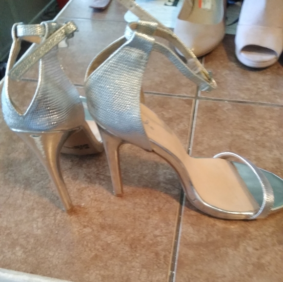 Women's heels - Picture 2 of 2
